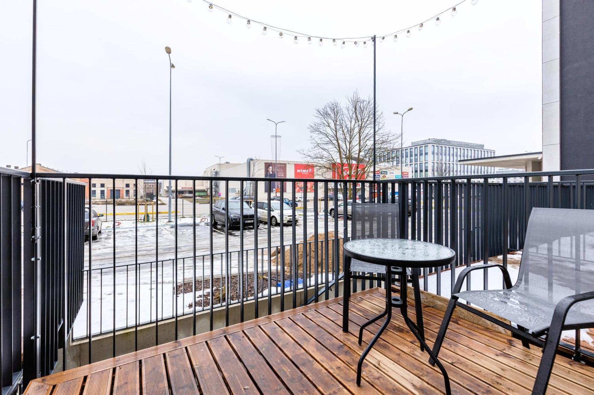 Main Street Lounge - Terrace, Free P, Self Check-in * Riga